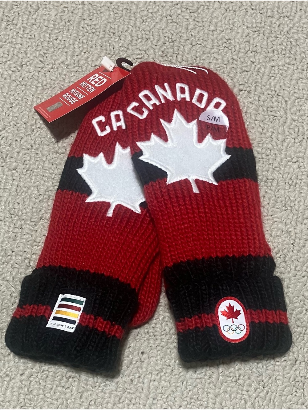 Canada Maple Leaf Red & Black Knit Mittens